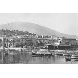 AJACCIO : le port et vue sur la ville - tes bon etat