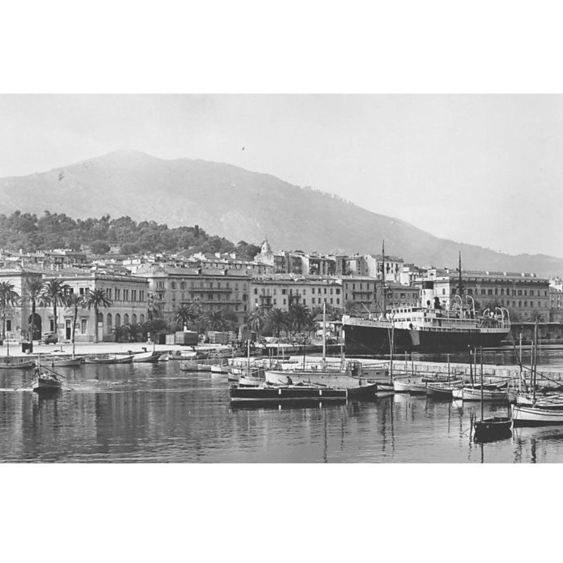 AJACCIO : le port et vue sur la ville - tes bon etat