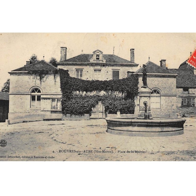 ROUVRES-sur-AUBE : place de la mairie - tres bon etat