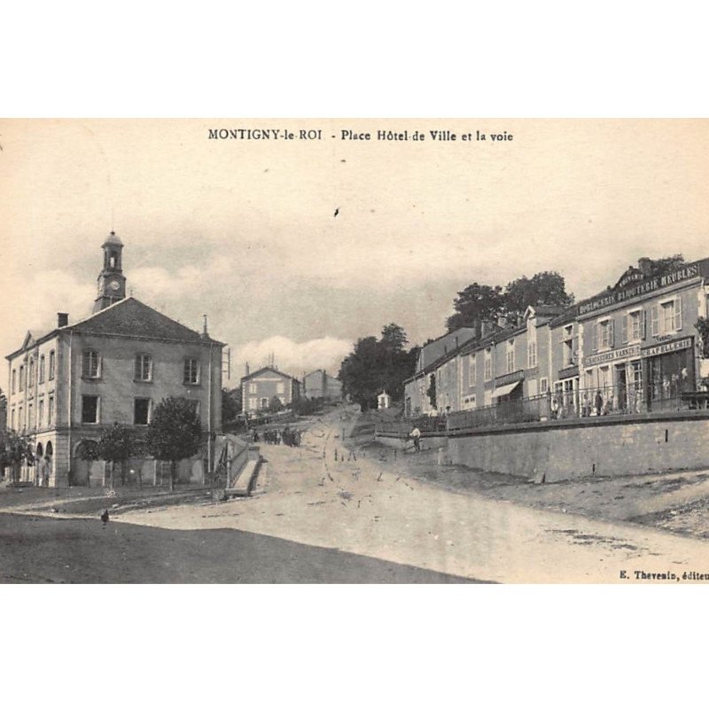 MONTIGNY-le-ROI : place hotel de ville et la voie - etat