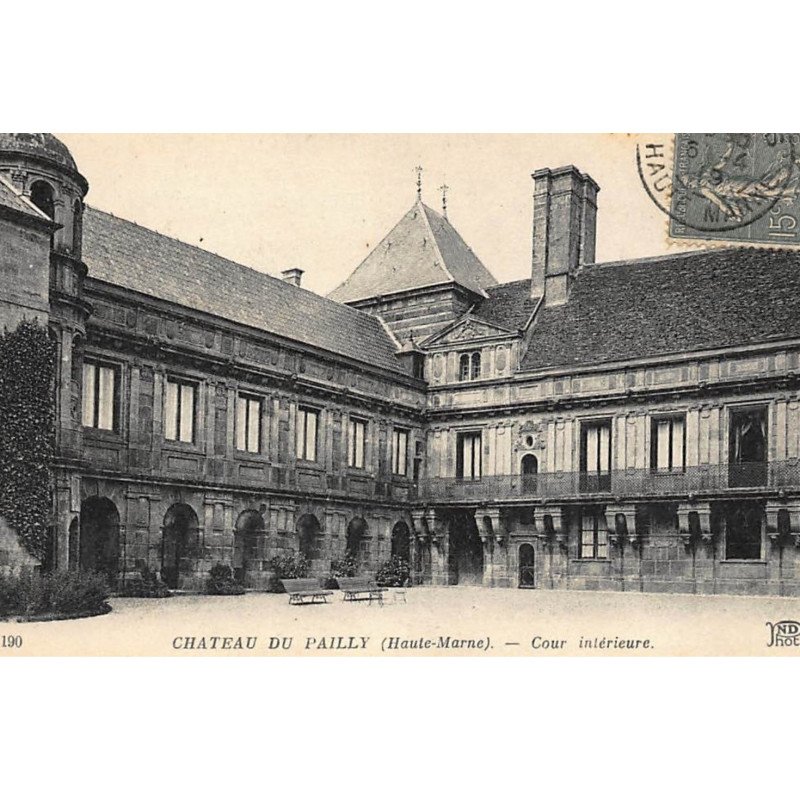 CHATEAU DE PAILLY : cour interieure - tres bon etat