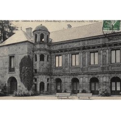 PAILLY : chateau de pailly, escalier en tourelle - tres bon etat