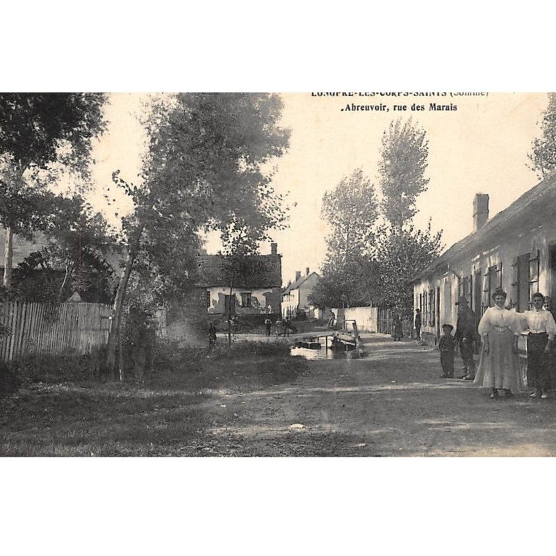 LONGPRE-les-CORPS-SAINTS : abreuvoir rue des marais - tres bon etat