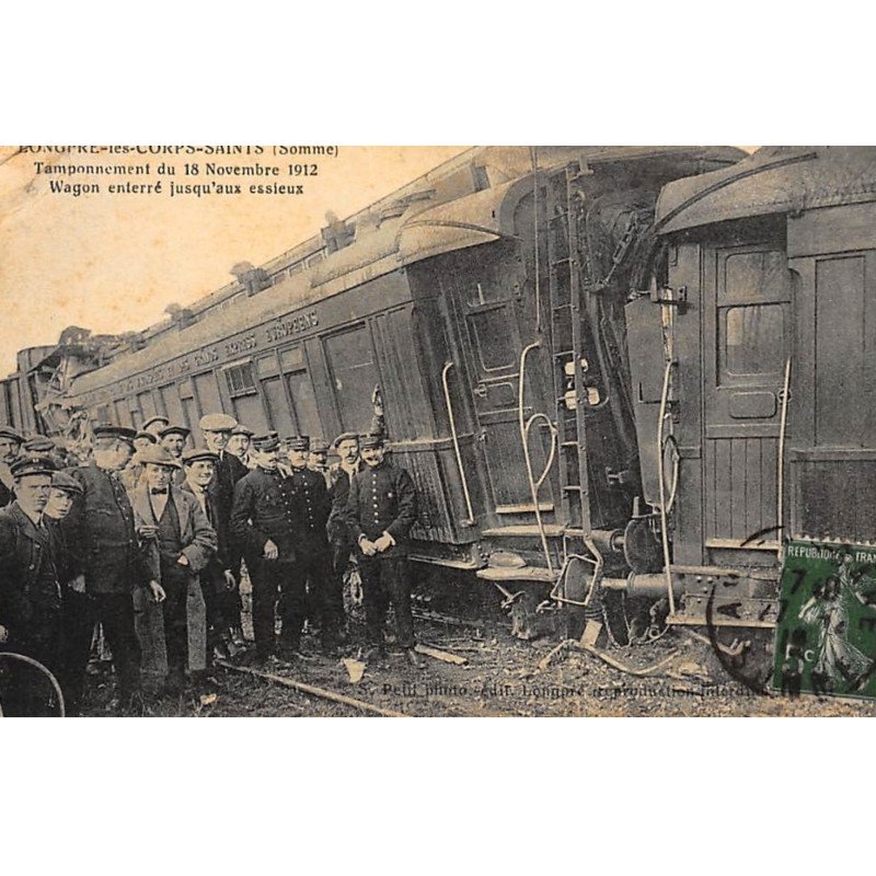LONGPRE-les-CORPS-SAINTS : tamponnement du 18 novembre 1912 wagon enterré jusqu'aux essieux - etat