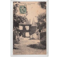 LE NOYER : un coin du bourg - maison Lefèvre - très bon état