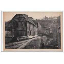 LA FERRIERE SUR RISLE : rue du Pont Menage - très bon état