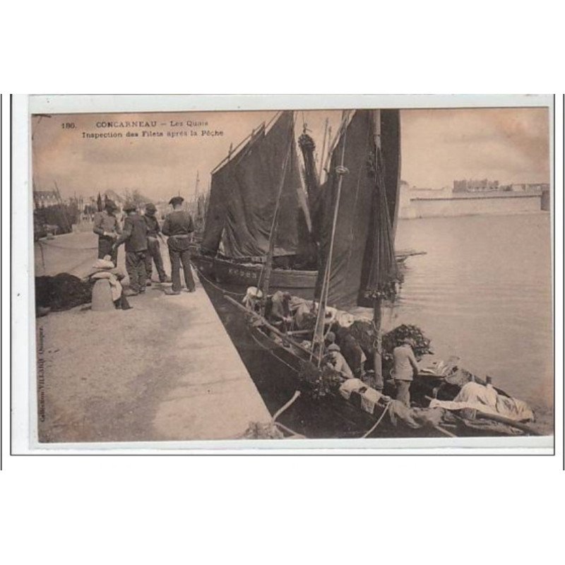 CONCARNEAU : les quais - inspection des filets après la pêche - très bon état