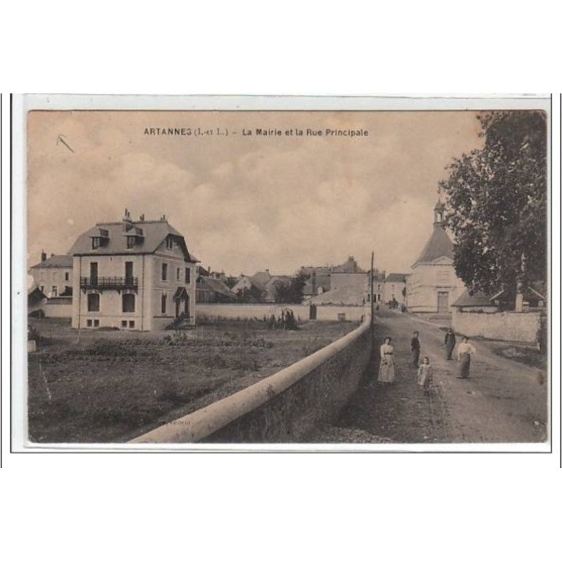 ARTANNES : la mairie et la rue principale - état