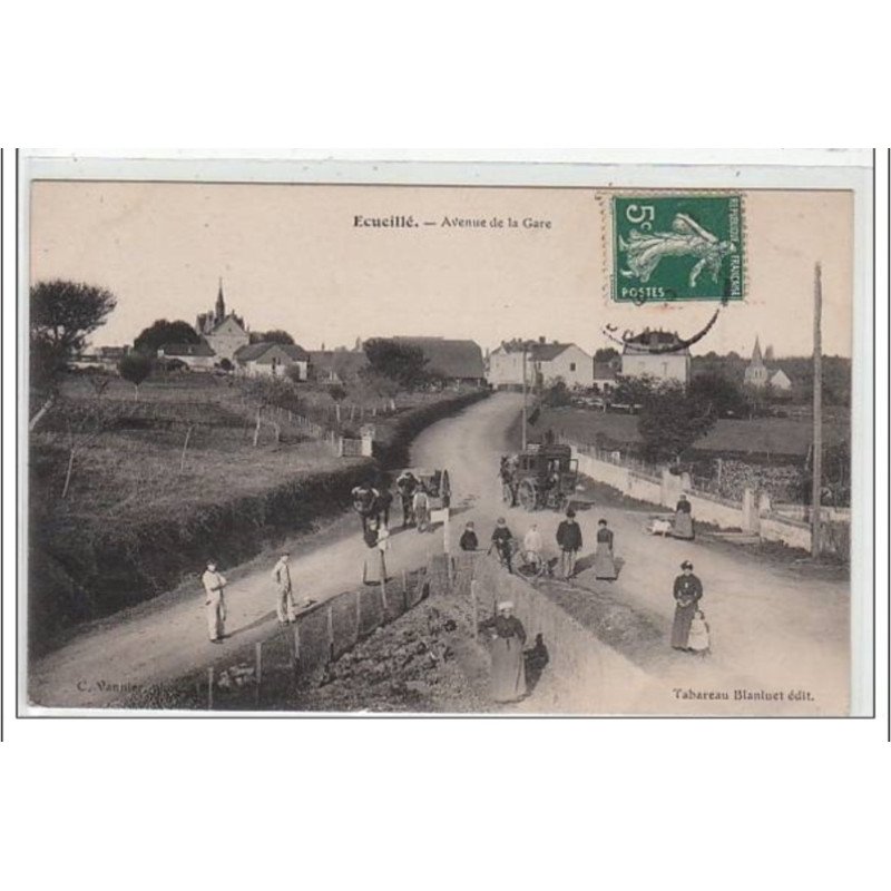 ECUEILLE : avenue de la gare - très bon état