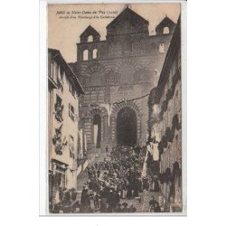 LE PUY : jubilé de Notre Dame du Puy (1910) - arrivée d'un pèlerinage à la cathédrale - très bon état