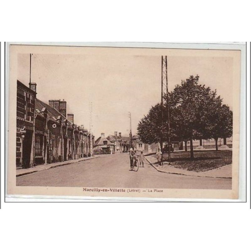 MARCILLY EN VILLETTE : la place - très bon état