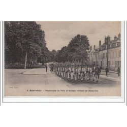 MONTARGIS - Promenade du Patis et soldats rentrant de l'exercice - très bon état