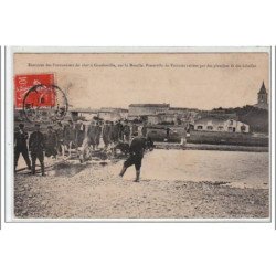 GONDREVILLE : exercices des Pontonniers du 160°, sur la Moselle - passerelle de voitures - très bon état