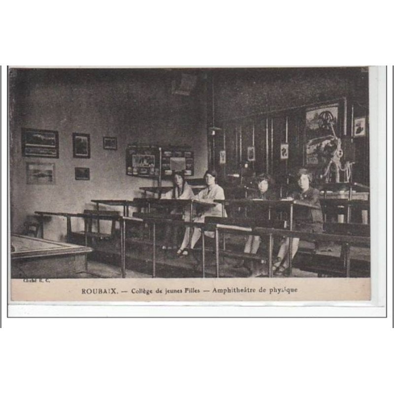 ROUBAIX : collège de jeunes filles - amphithéâtre de physique -  très bon état