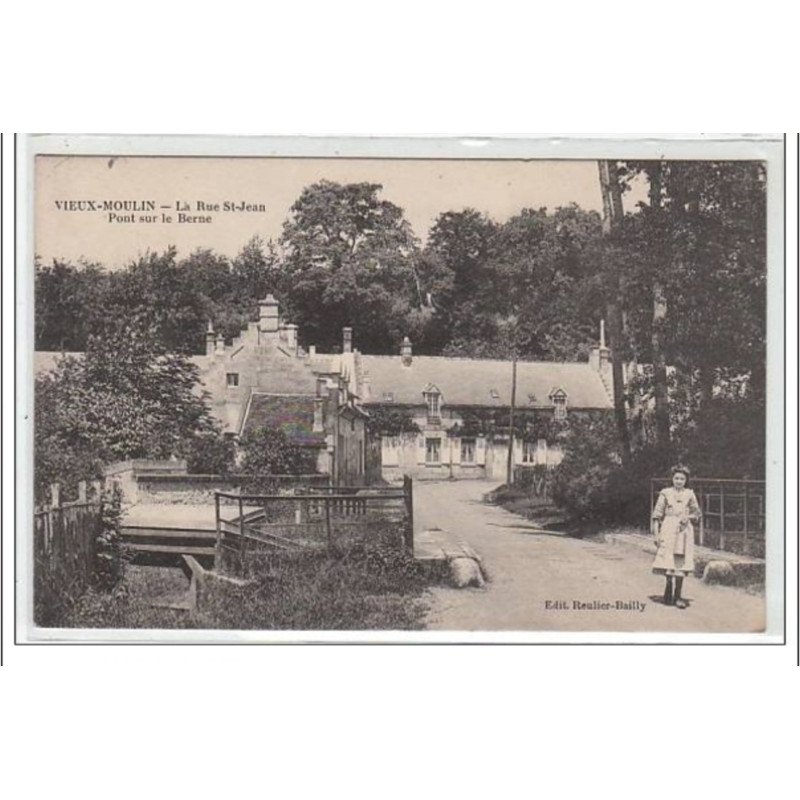 VIEUX MOULINS : la rue St Jean - pont sur le Berne - très bon état