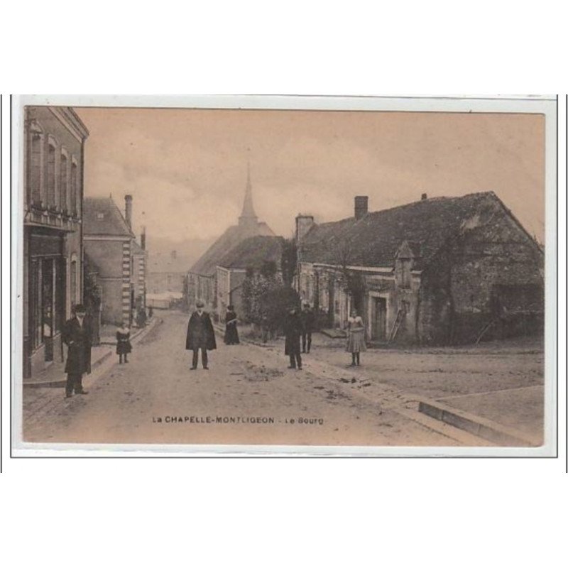 LA CHAPELLE MONTLIGEON : le bourg - très bon état