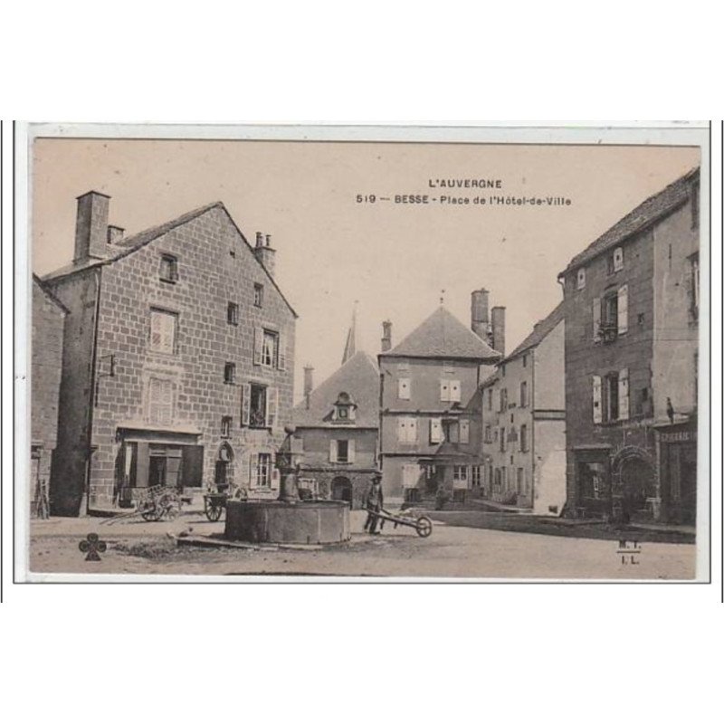 L'AUVERGNE : BESSE : place de l'hôtel de ville - très bon état