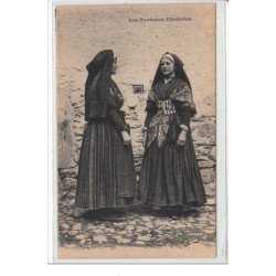 LES PYRENEES ILLUSTREES : jeunes filles - très bon état