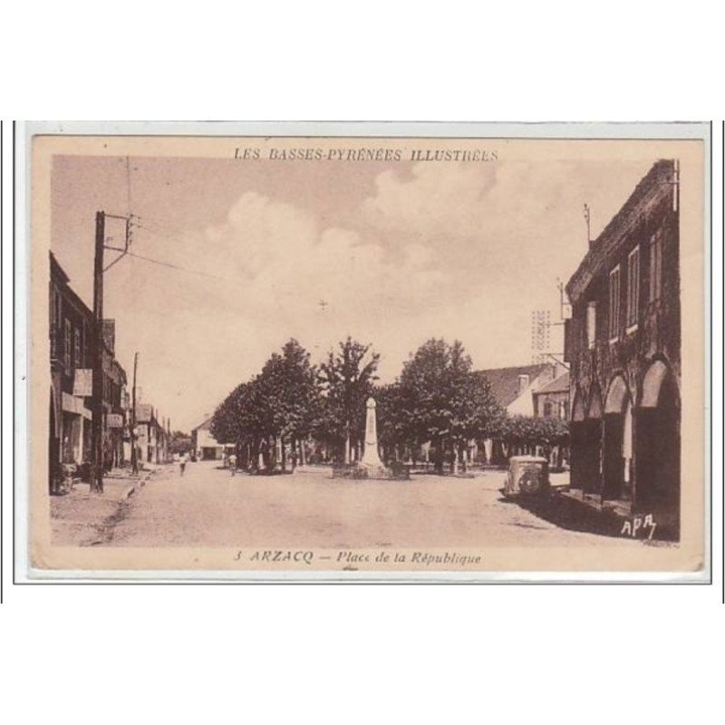 ARZACQ - Place de la République  - très bon état