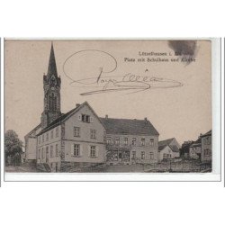 LÜTZELHAUSEN - la place avec les écoles et l'église - très bon état