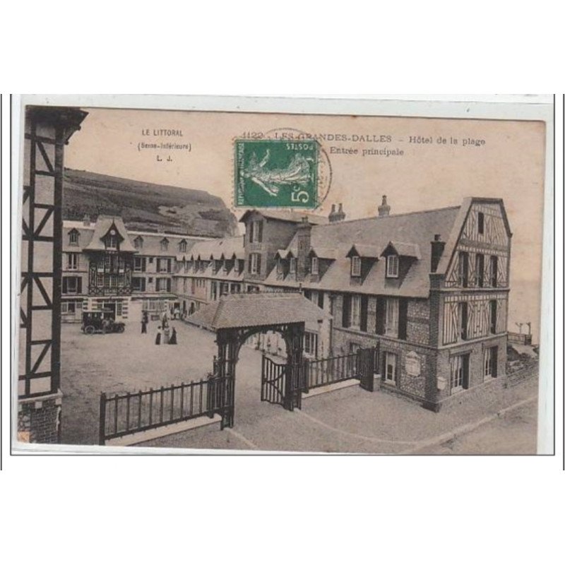 GRANDES DALLES : Hôtel de la Plage - entrée principale - très bon état