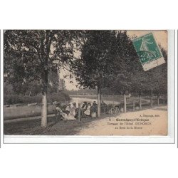 GERMIGNY L'EVEQUE - Terrasse de l'hôtel Duporge au bord de la Marne - très bon état