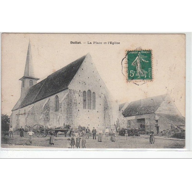 DOLLOT : la place et l'église - très bon état