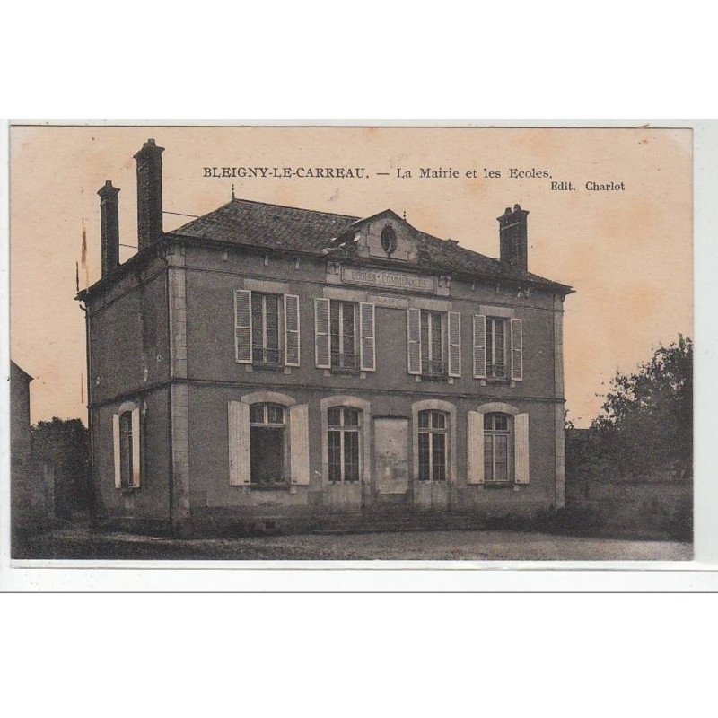 BLEIGNY LE CARREAU : la mairie et les écoles - très bon état