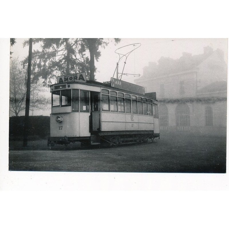 FONTAINEBLEAU : "photo environ 1950 format et papier CPA" tramway motrice 17 moutarde amora, ripolin - tres bon etat