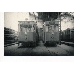 VERSAILLES : "photo environ 1950 format et papier CPA" tramways aux depot - tres bon etat
