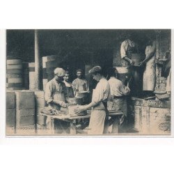 LONGCHAMP : la faiencerie, l'enfournement - tres bon etat