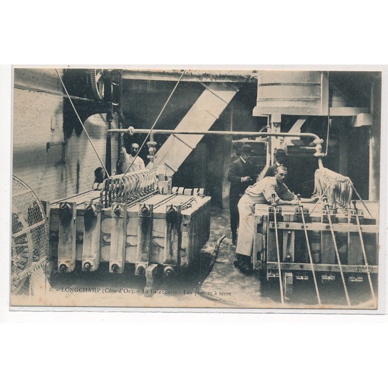 LONGCHAMP : la faiencerie, les presses à terre - tres bon etat