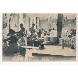 LONGCHAMP : la faiencerie, atelier de peinture - tres bon etat