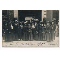 PARIS 8ème : judaica, tailleur pour dames "Goldschneider" au 19 rue Vignon - tres bon etat