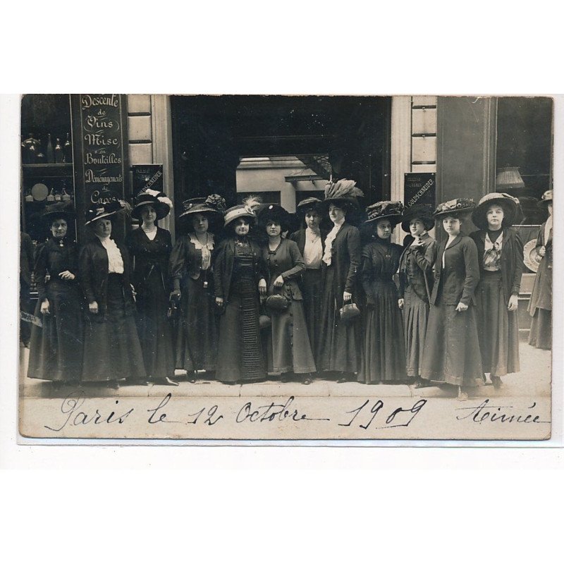 PARIS 8ème : judaica, tailleur pour dames "Goldschneider" au 19 rue Vignon - tres bon etat