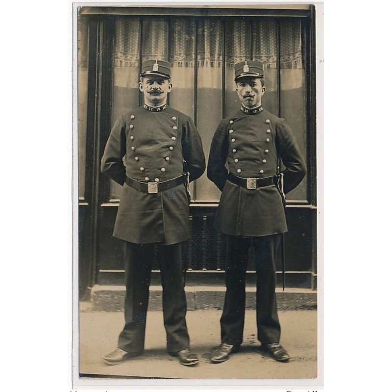 PARIS : polices - tres bon etat