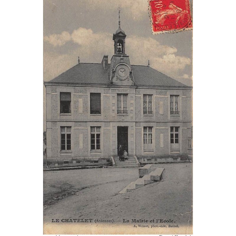 LE CHATELET : la mairie et l'ecole - etat