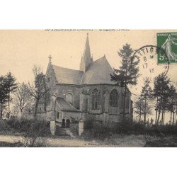 SAINT-VAUBOURG : l'eglise 1482 - tres bon etat