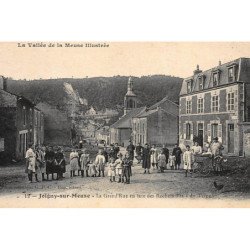 JOIGNY-sur-MEUSE : la grand'rue en face des rochers dits "du terne" - tres bon etat