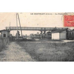 LE CHATELET : la passerelle - tres bon etat