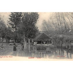 AUXON : lavoir - tres bon etat