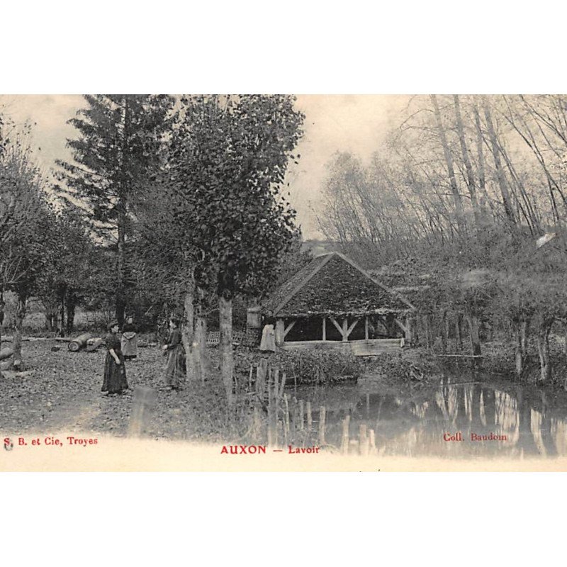 AUXON : lavoir - tres bon etat