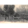 AUXON : lavoir - tres bon etat