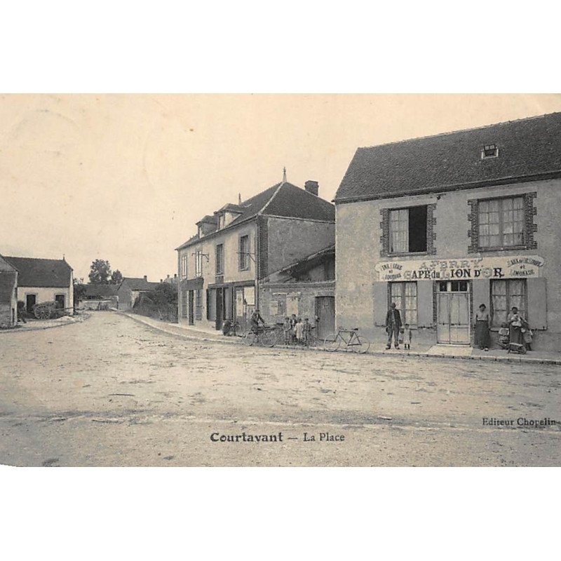 COURTAVENT : la place - tres bon etat