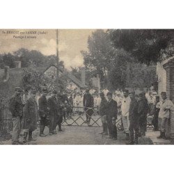 SAINT-EENOIT-sur-VANNE : passage à niveau - etat