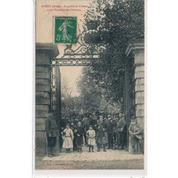AVENY : la grille du chateau et les chasseurs de corbeaux - etat