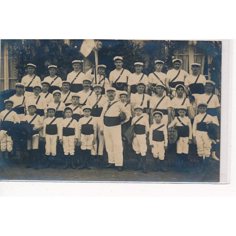 SAVIGNY-sur-BRAYE : troupe de musiciens - tres bon etat