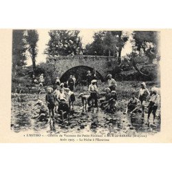 MUR-de-BARREZ : colonie de vacances des petits parisiens à mur-de-barrez la peche à l'ecrevisse - tres bon etat