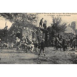 MUR-de-BARREZ : colonie de vacances des petits parisiens on secoue les pruniers - tres bon etat