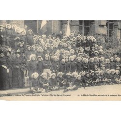 MUR-de-BARREZ : colonie de vacances des petits parisiens ecole massillon sortie de messe - tres bon etat